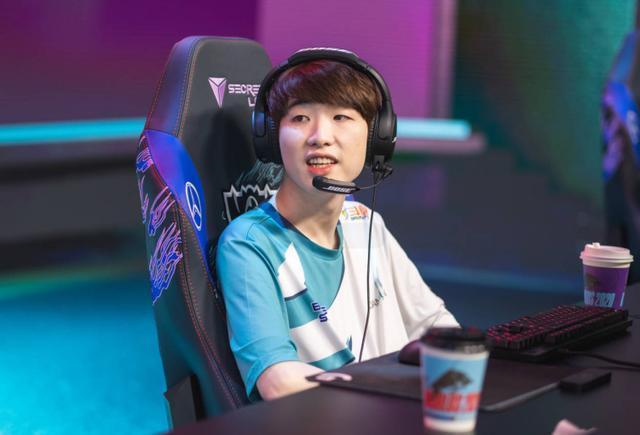 JDG险胜MAD,ShowMaker团战一打五小组赛3:0(广州) JDG险胜MAD,ShowMaker团战一打五小组赛3:0(广州)