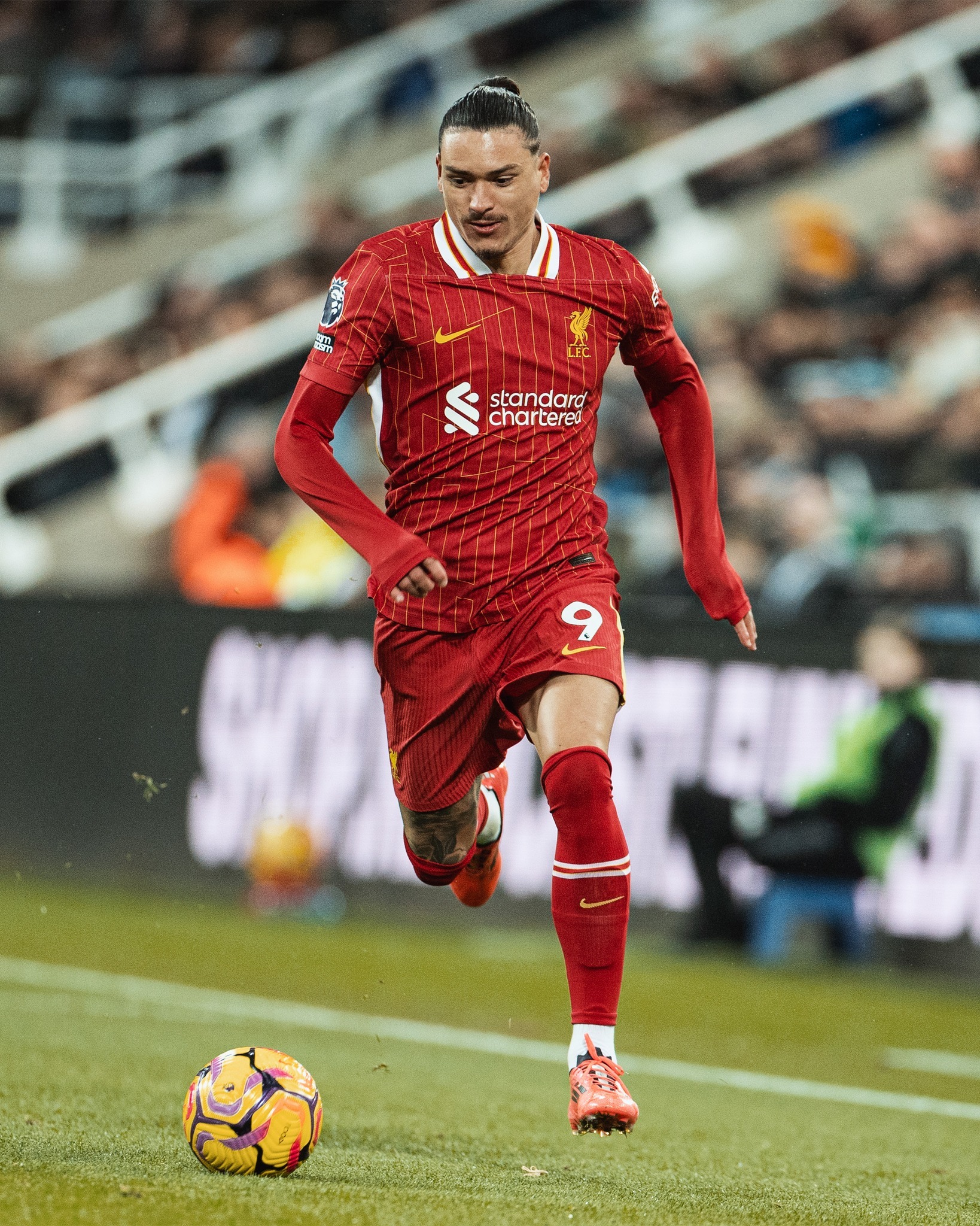 开云体育平台APP-利物浦遭遇重创,英超榜首地位动摇