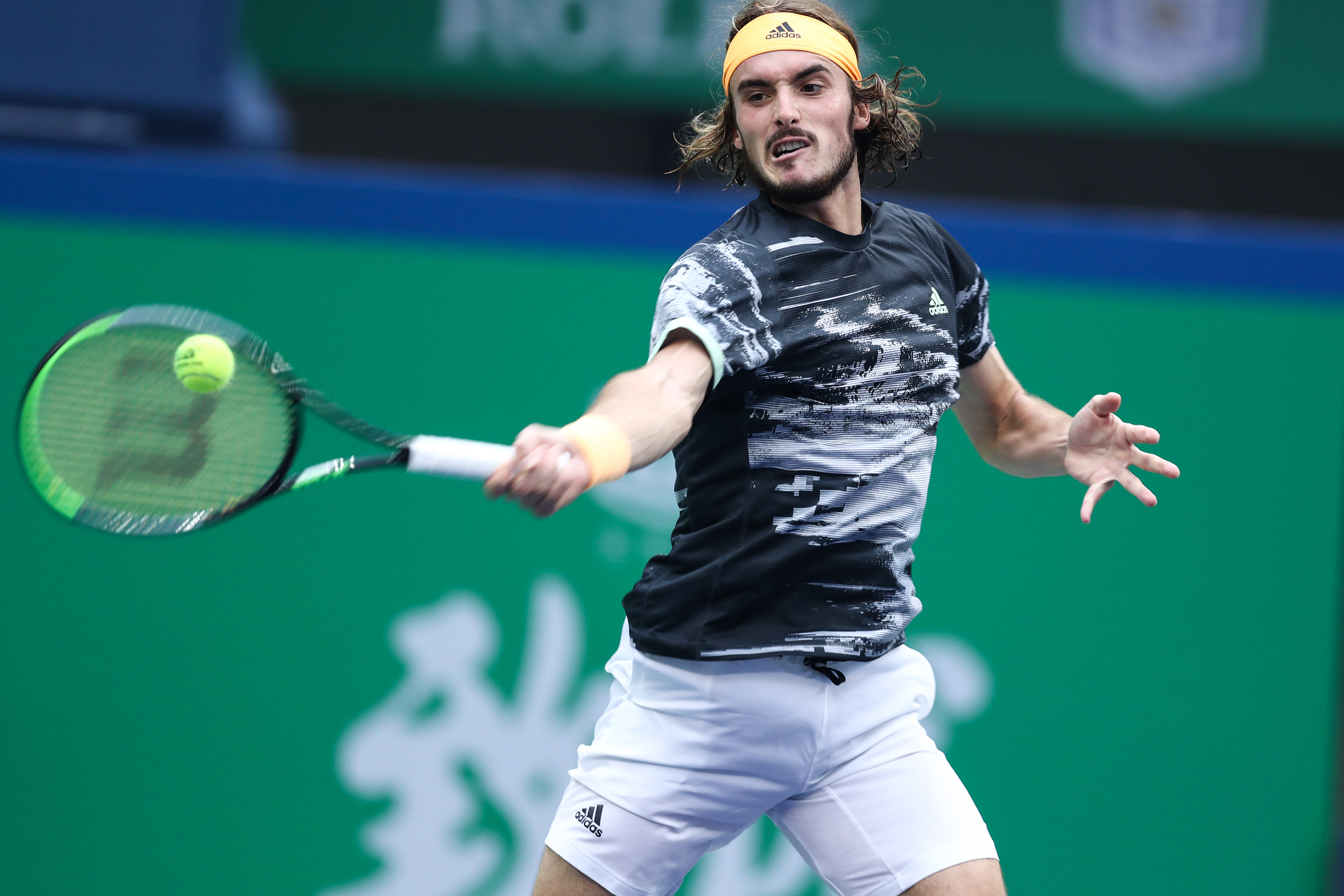 日本网球队逆转英国网球队，西西帕斯统治全场