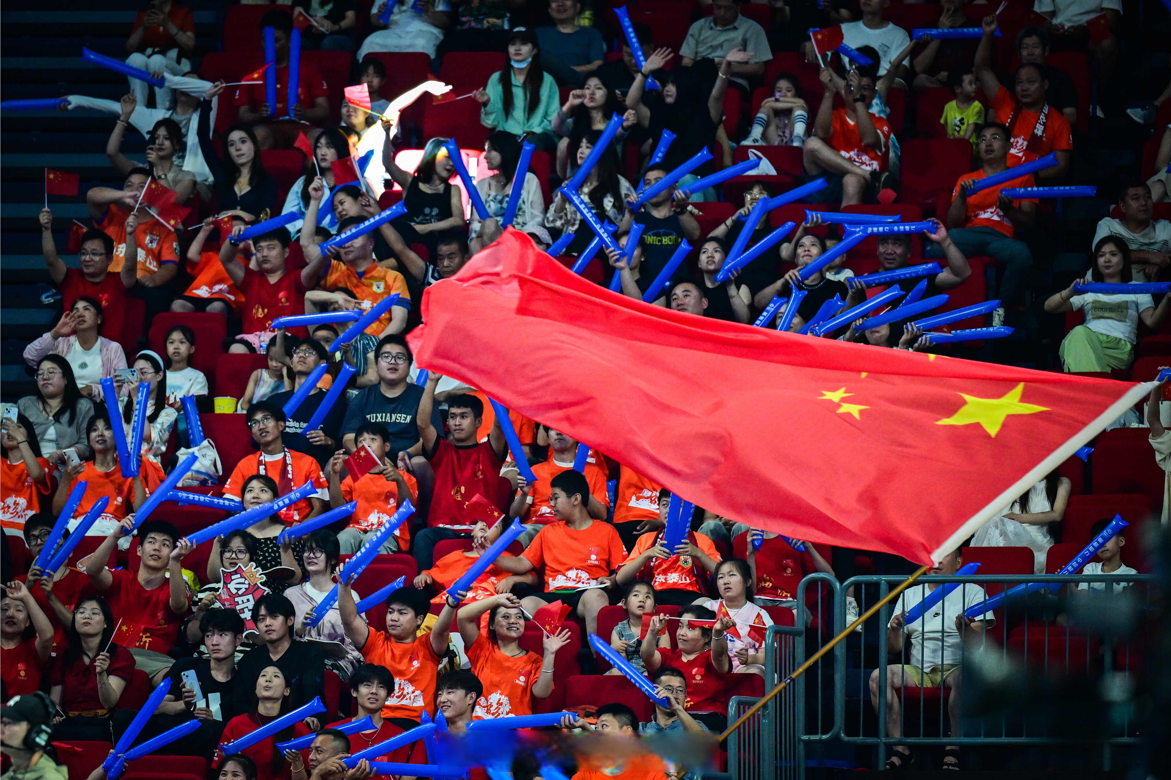 冠军球队再次展示实力，取得胜利加冕