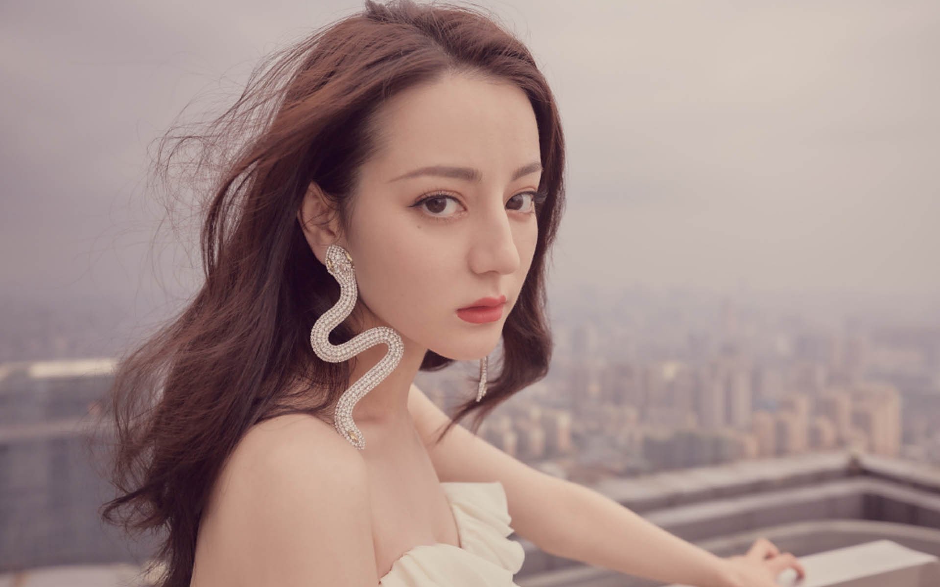 双重战场，从几内亚鏖战摩洛哥到伊萨克欧冠封神—足球灵魂的两种表达