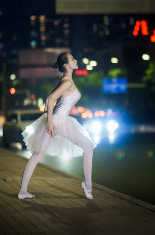 赫尔辛基之夜，北极光刺穿高卢雄鸡—莫德里奇导演的唯一剧本